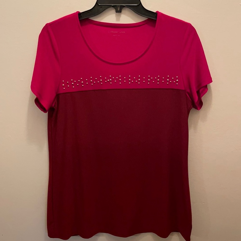 Women’s stretchy shirt with gold rivets